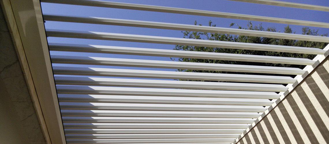 pergola-bioclimatique-lames-orientables-grandeur-nature_0005